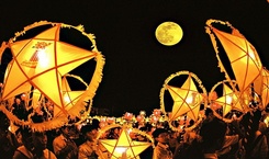 Rước đèn Trung Thu tại Phan Thiết - lễ hội rước đèn lớn nhất Việt Nam